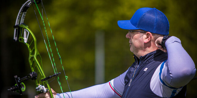 مربی تیر و کمان